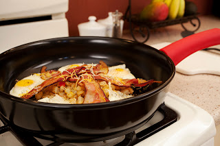 12inSkillet_eggsbacon2_md